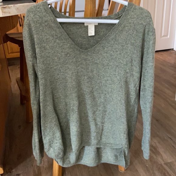 Green sweater! Perfect for fall. - Picture 2 of 3